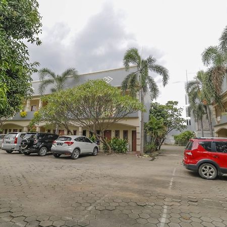 Reddoorz Plus @ Karet Pedurenan 3 Джакарта Екстер'єр фото