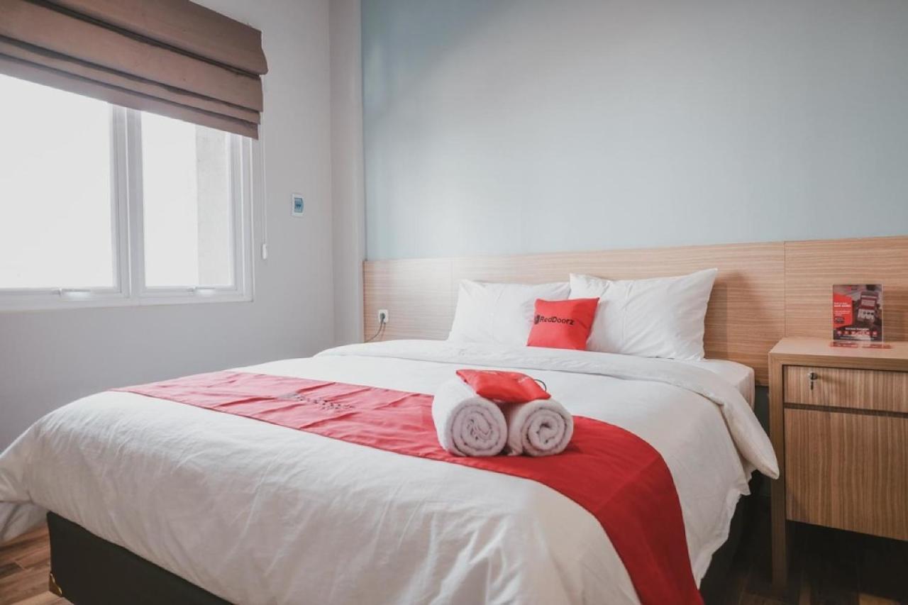 Reddoorz Plus @ Karet Pedurenan 3 Джакарта Екстер'єр фото