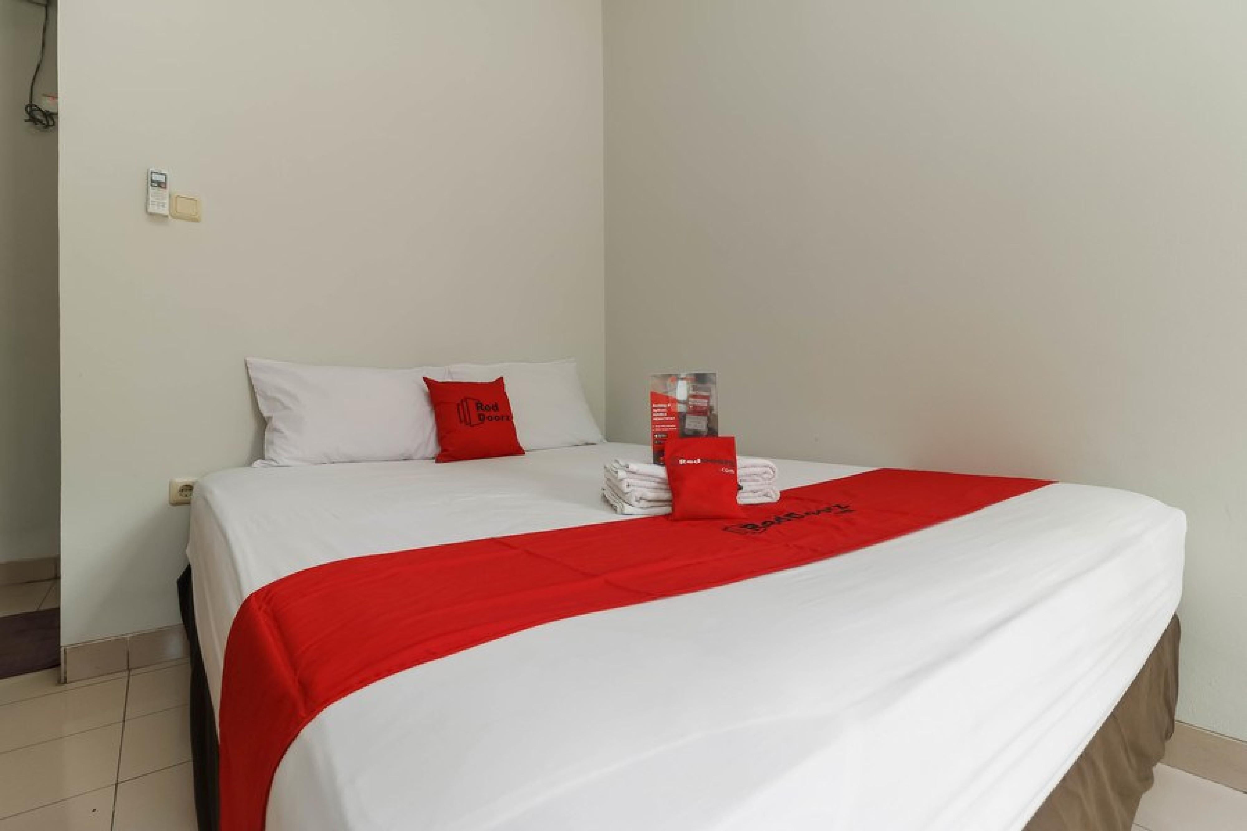 Reddoorz Plus @ Karet Pedurenan 3 Джакарта Екстер'єр фото