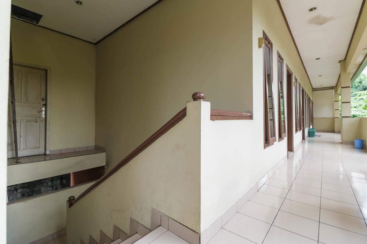 Reddoorz Plus @ Karet Pedurenan 3 Джакарта Екстер'єр фото