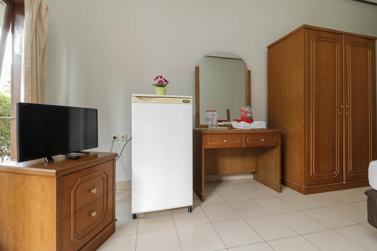 Reddoorz Plus @ Karet Pedurenan 3 Джакарта Екстер'єр фото