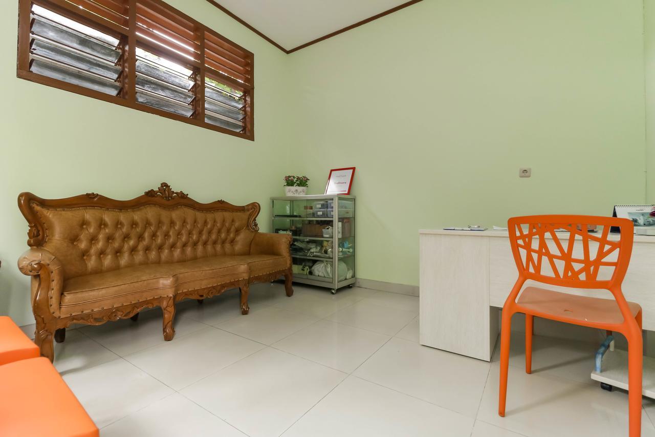 Reddoorz Plus @ Karet Pedurenan 3 Джакарта Екстер'єр фото