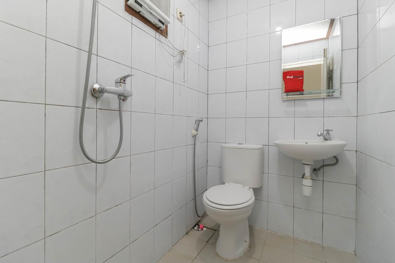 Reddoorz Plus @ Karet Pedurenan 3 Джакарта Екстер'єр фото