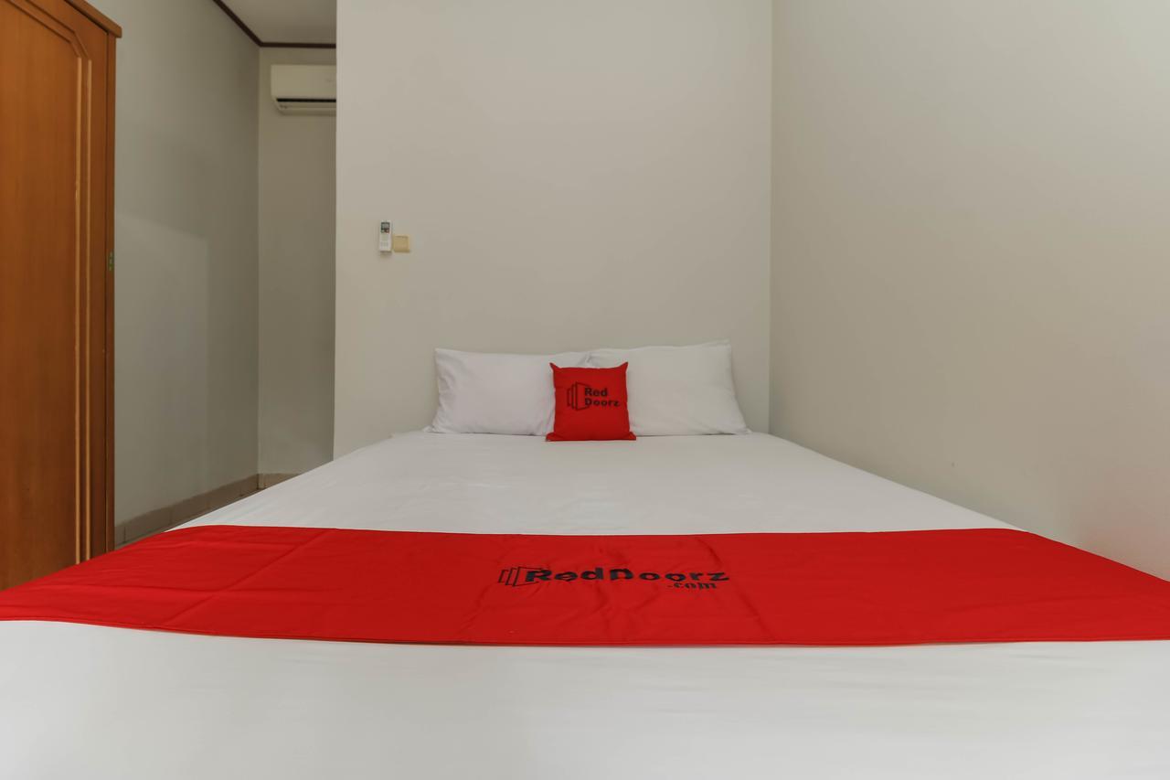 Reddoorz Plus @ Karet Pedurenan 3 Джакарта Екстер'єр фото