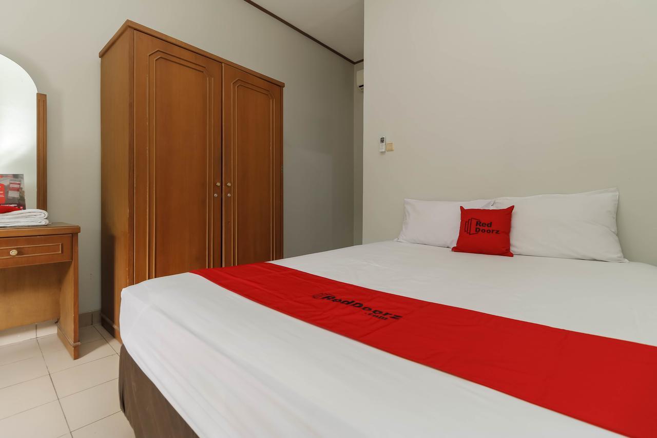 Reddoorz Plus @ Karet Pedurenan 3 Джакарта Екстер'єр фото