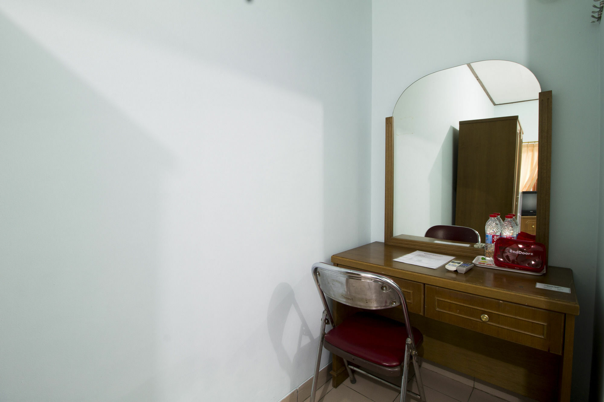 Reddoorz Plus @ Karet Pedurenan 3 Джакарта Екстер'єр фото