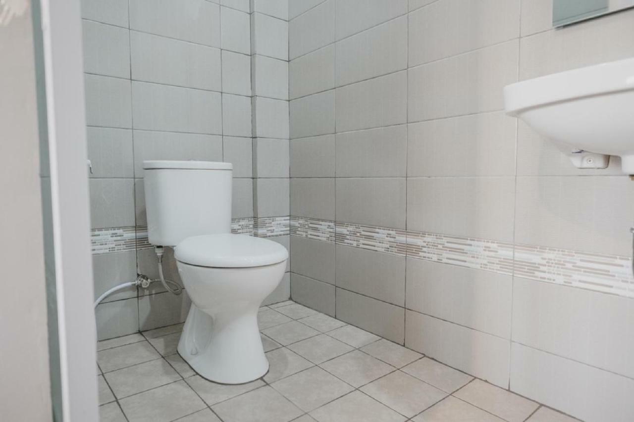 Reddoorz Plus @ Karet Pedurenan 3 Джакарта Екстер'єр фото