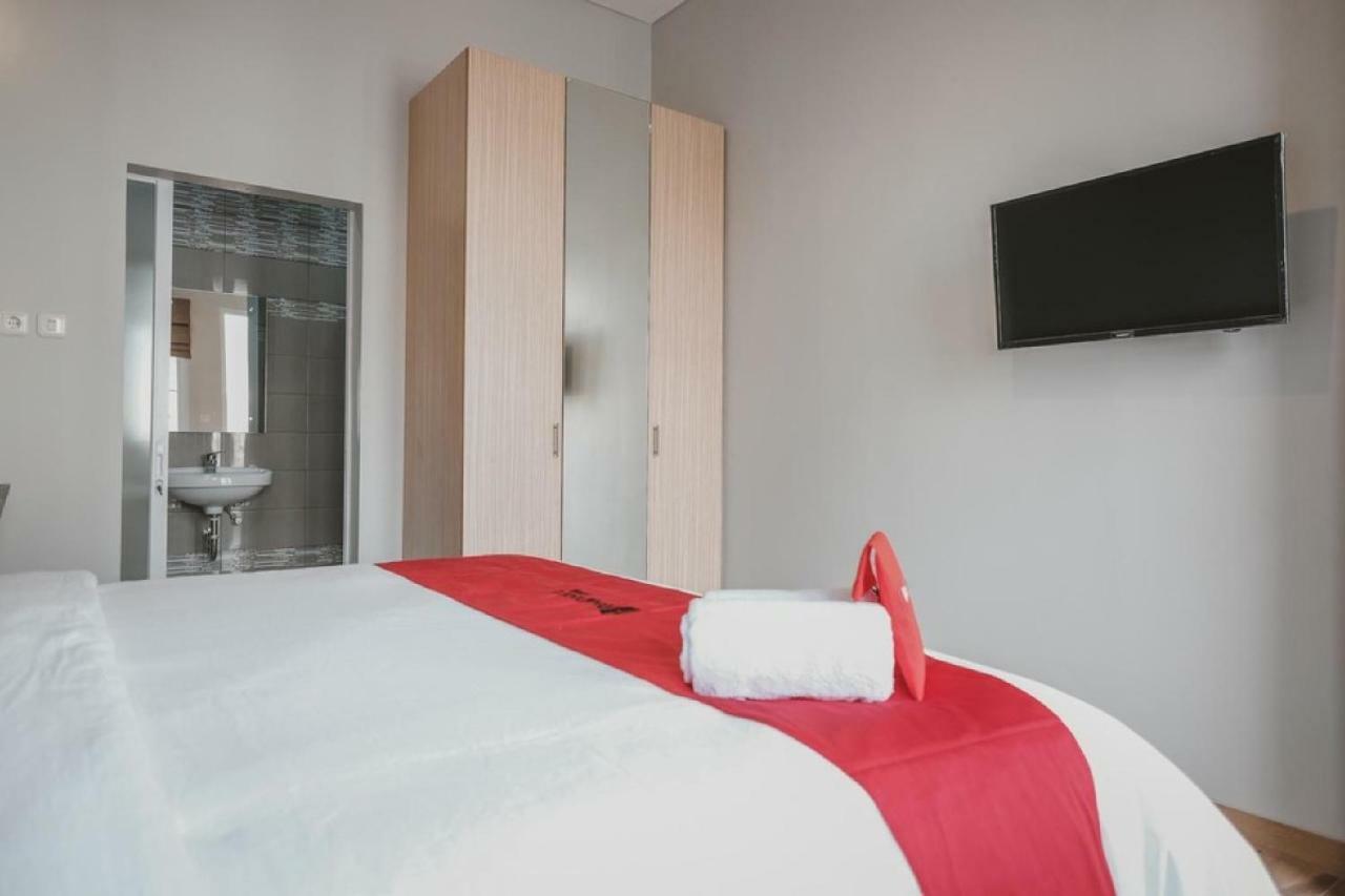 Reddoorz Plus @ Karet Pedurenan 3 Джакарта Екстер'єр фото