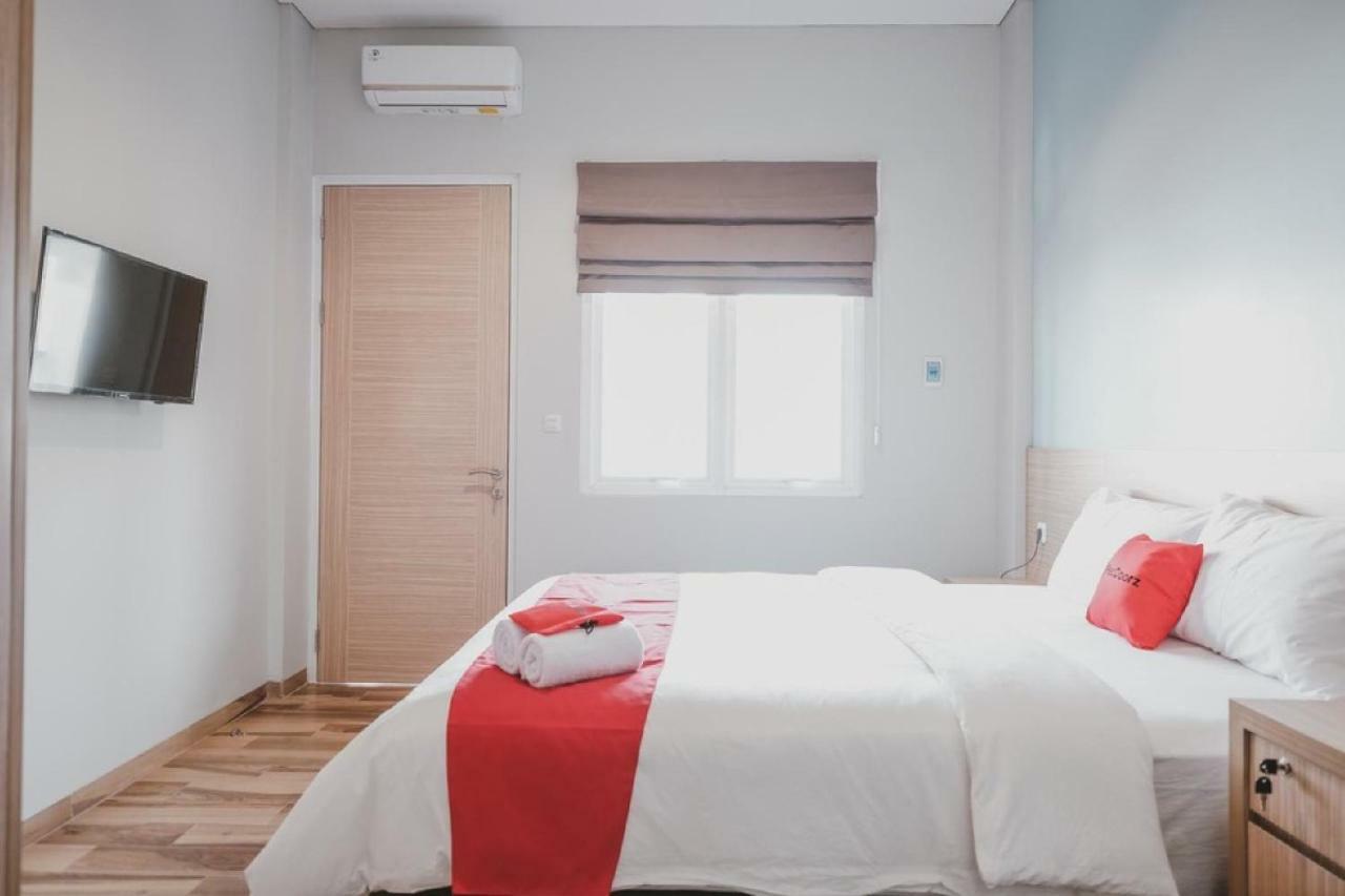 Reddoorz Plus @ Karet Pedurenan 3 Джакарта Екстер'єр фото