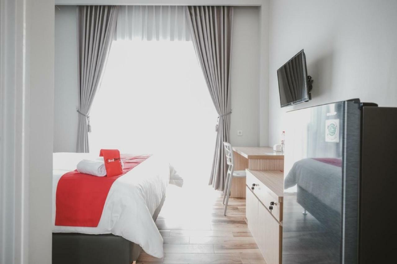 Reddoorz Plus @ Karet Pedurenan 3 Джакарта Екстер'єр фото